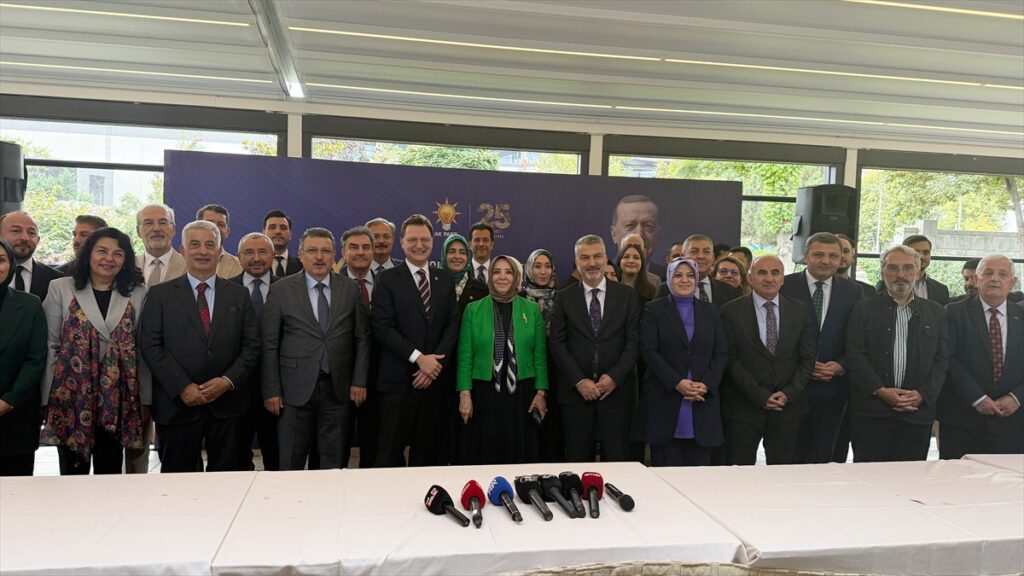 ak-parti-genel-baskan-yardimcisi-yerebakan-trabzonda-turkiye-yuzyili-bulusmalarinda-konustu-UxvEtL5w