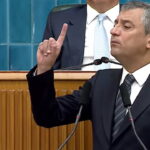 ozgur-ozel-grup-toplantisinda-fon-vurgununu-anlatti-erdogan-sen-bu-isin-tam-ortasindasin-V2HqD96t